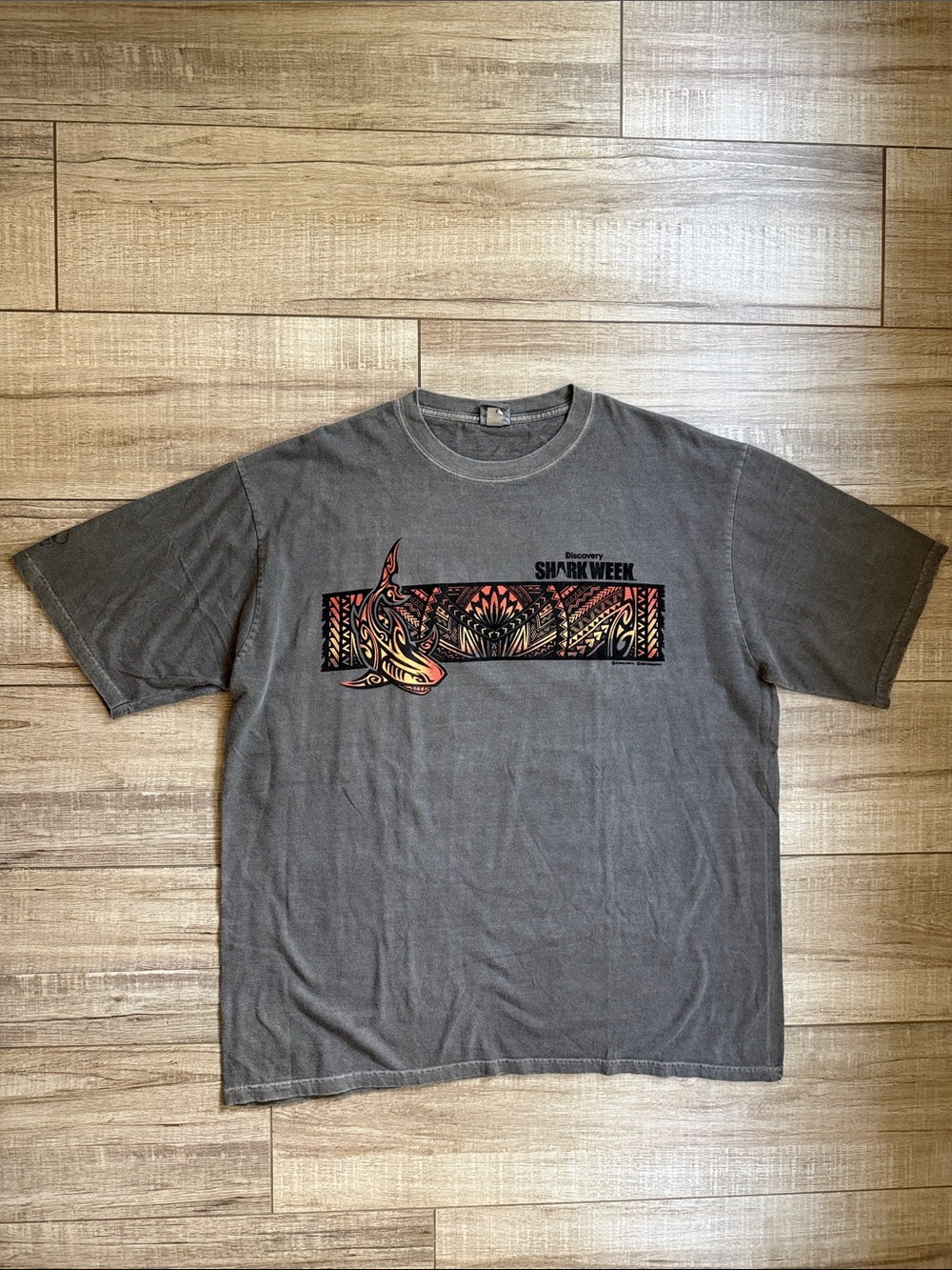Crazy Shirts Hawaii Discovery Shark Week Tribal Graphic T-Shirt XL Gray